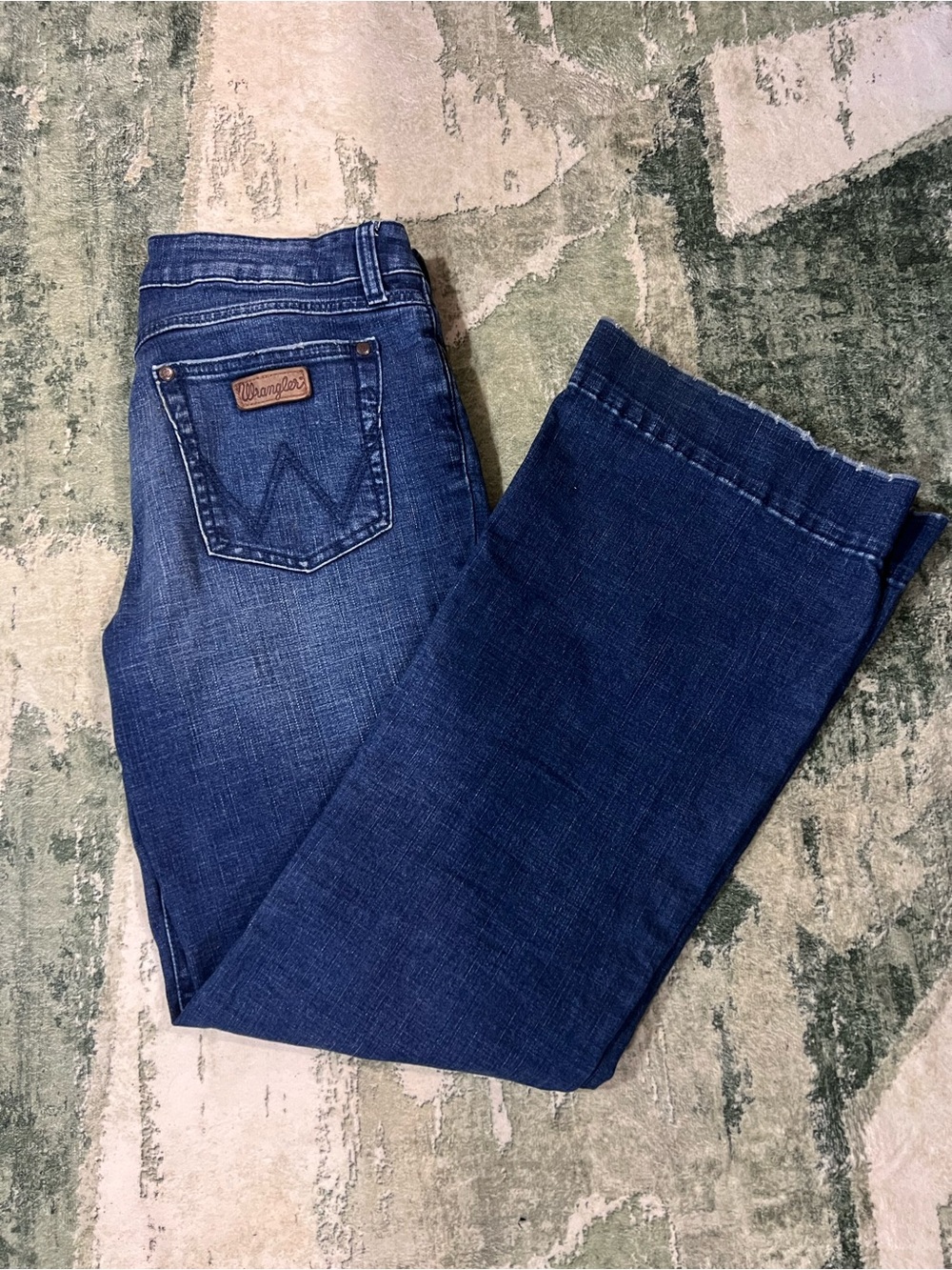 Wrangler Women's flair Jeans in Medium Blue Denim